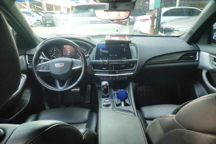 Used Cadillac CT5 2020 28T Platinum Sport Edition Center Console