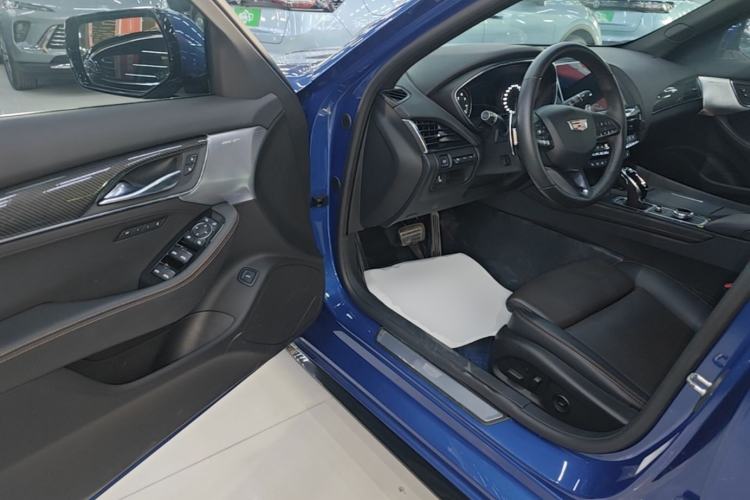 Used Cadillac CT5 2020 Revised 28T Platinum Sport Edition Driver Seat