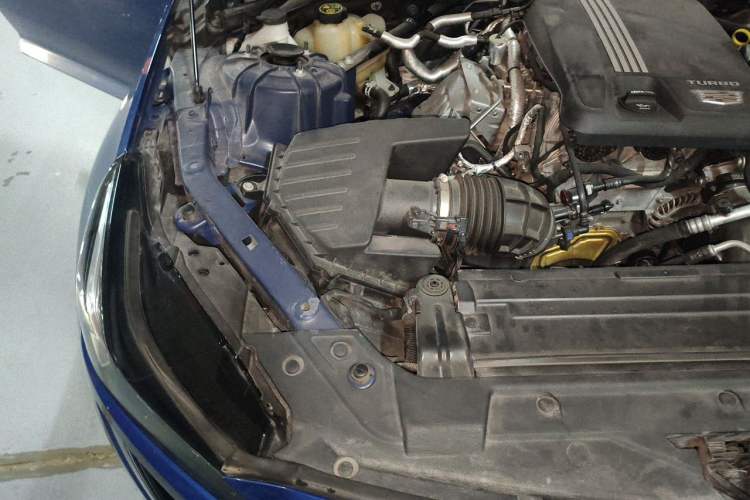 Used Cadillac CT5 2020 Revised 28T Platinum Sport Edition Engine Bay Right