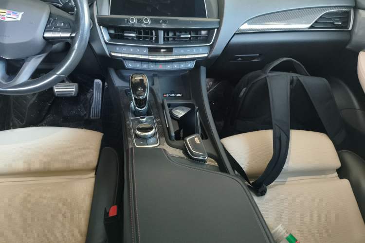 Used Cadillac CT5 2020 28T Platinum Sport Edition Gear Lever