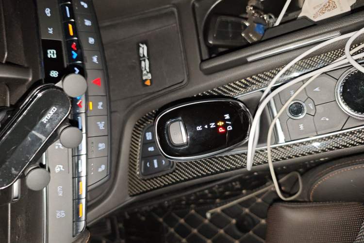 Used Cadillac CT5 2020 Revised 28T Platinum Sport Edition Gear Lever