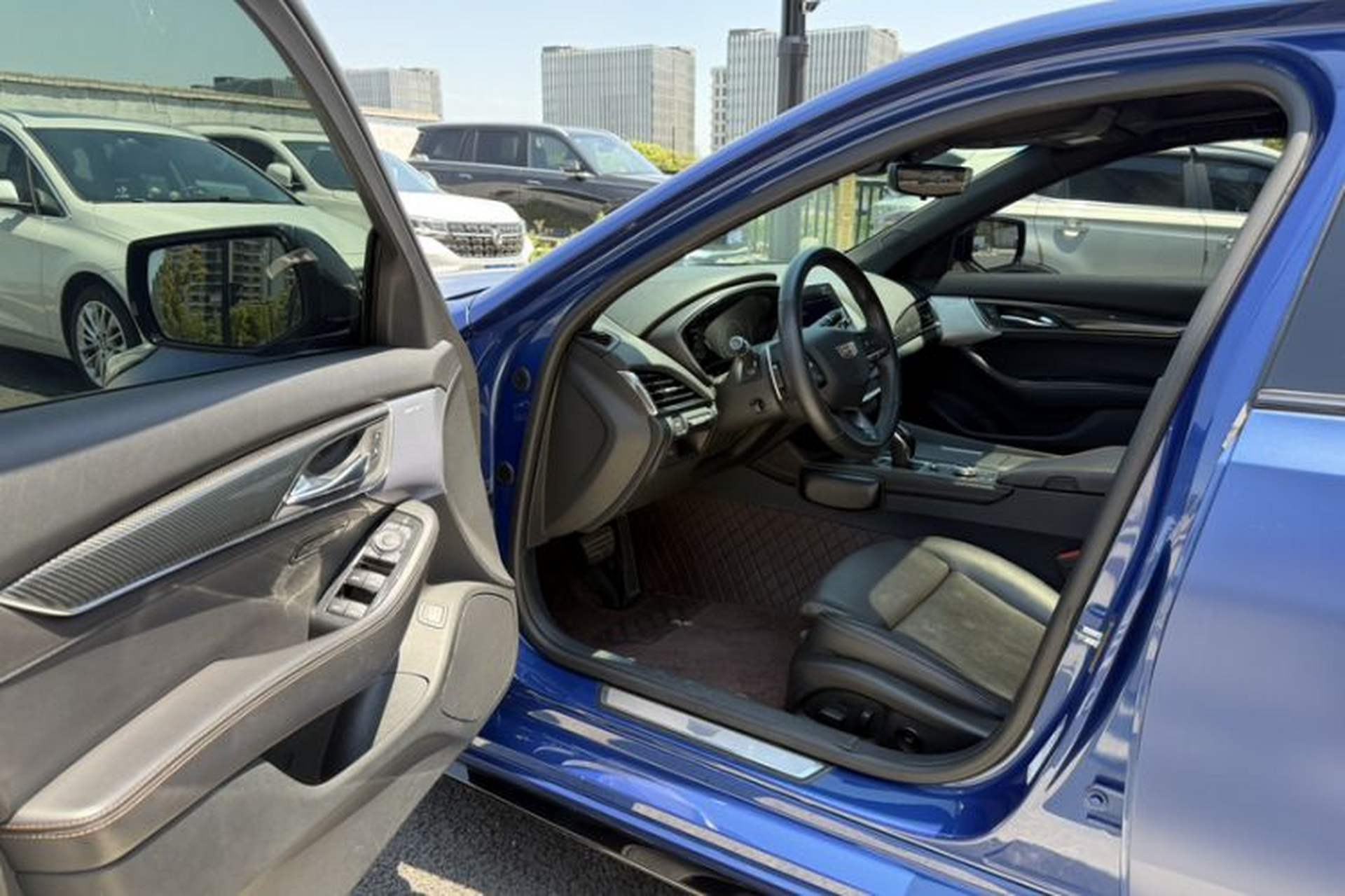 Used Cadillac CT5 2020 Revised 28T Platinum Sport Edition Left Front Seat