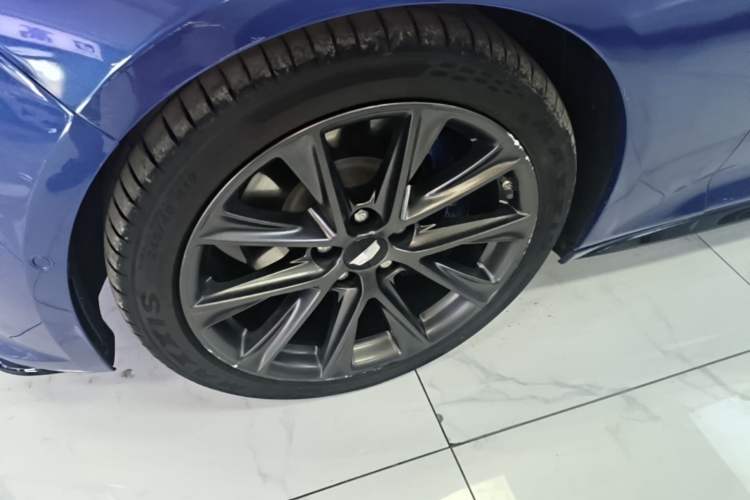 Used Cadillac CT5 2020 28T Platinum Sport Edition Left Front Wheel Hub