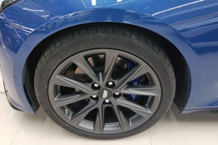 Used Cadillac CT5 2020 Revised 28T Platinum Sport Edition Left Front Wheel Hub
