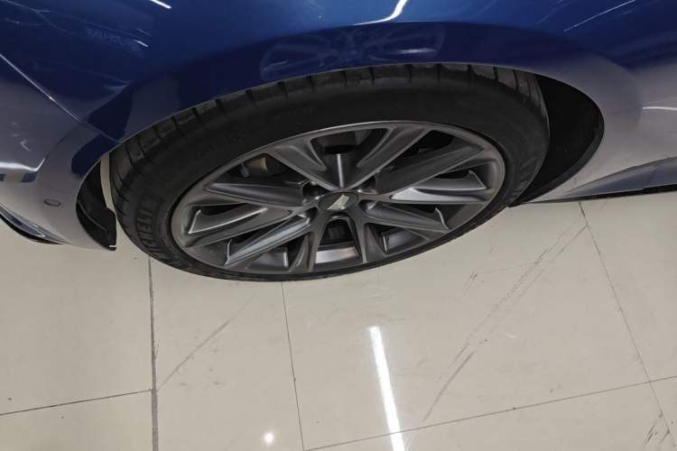 Used Cadillac CT5 2020 Revised 28T Platinum Sport Edition Left Front Wheel Hub