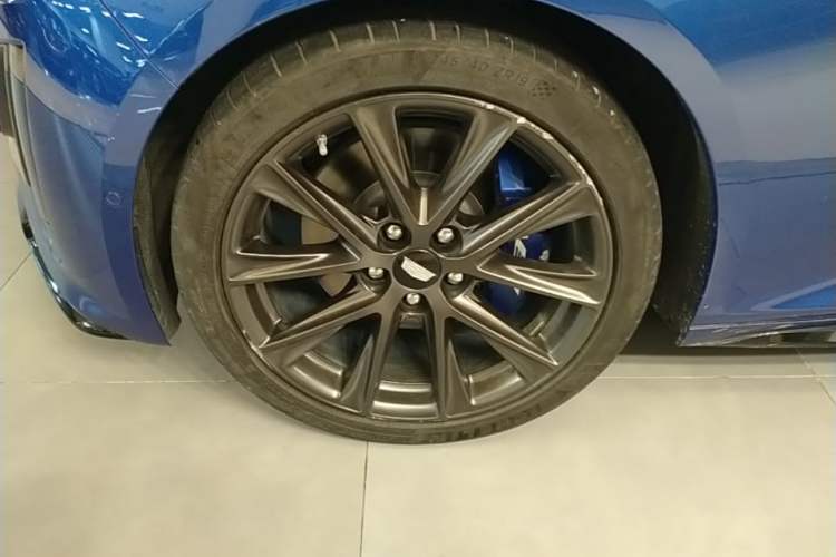 Used Cadillac CT5 2020 28T Platinum Sport Edition Left Front Wheel Hub