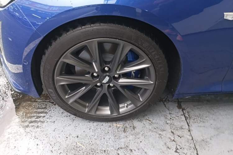 Used Cadillac CT5 2020 Revised 28T Platinum Sport Edition Left Front Wheel Hub