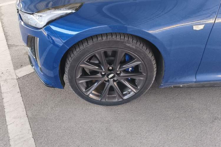 Used Cadillac CT5 2020 28T Platinum Sport Edition Left Front Wheel Hub