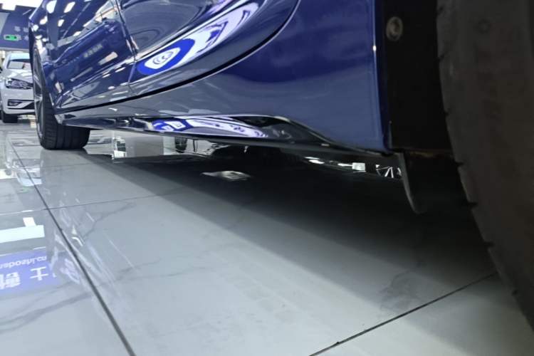 Used Cadillac CT5 2020 28T Platinum Sport Edition Left Side Sill