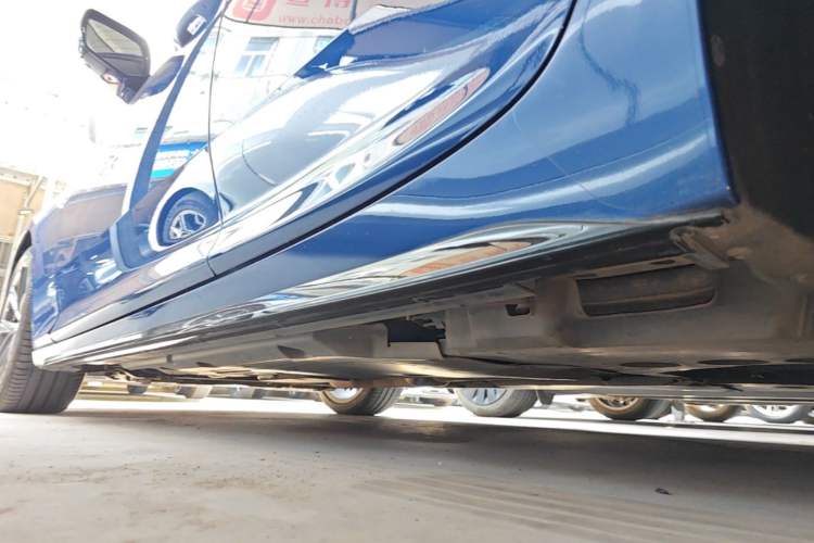 Used Cadillac CT5 2020 28T Platinum Sport Edition Left Side Sill