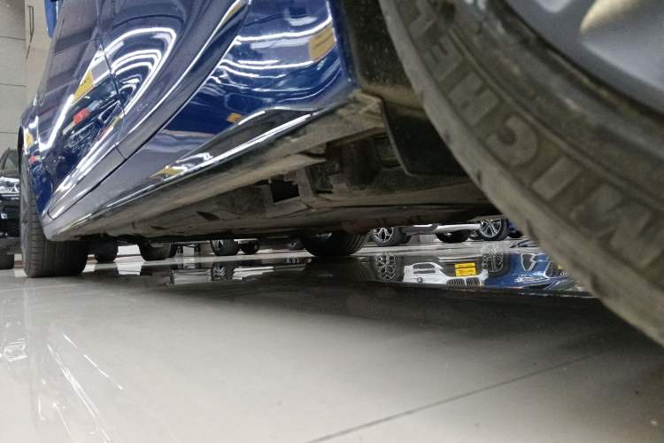 Used Cadillac CT5 2020 Revised 28T Platinum Sport Edition Left Side Sill