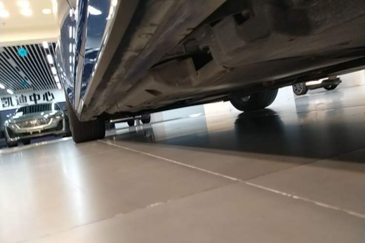 Used Cadillac CT5 2020 28T Platinum Sport Edition Left Side Sill