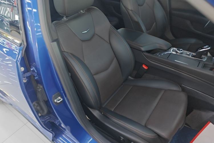 Used Cadillac CT5 2020 Revised 28T Platinum Sport Edition Right Front Seat
