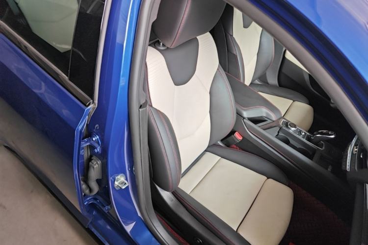 Used Cadillac CT5 2020 28T Platinum Sport Edition Right Front Seat