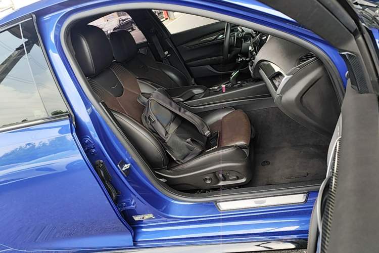 Used Cadillac CT5 2020 28T Platinum Sport Edition Right Front Seat