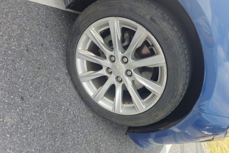 Used Cadillac CT5 2020 28T Tech Edition Right Front Wheel Hub