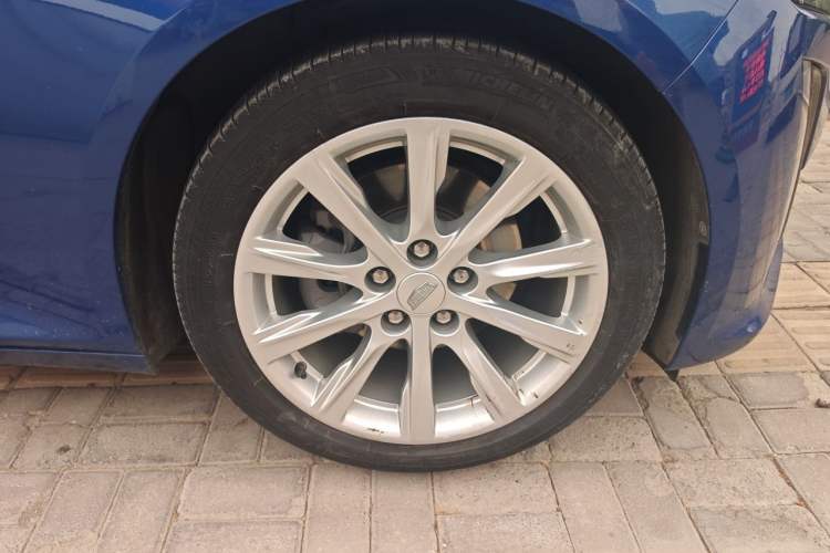 Used Cadillac CT5 2020 28T Tech Edition Right Front Wheel Hub