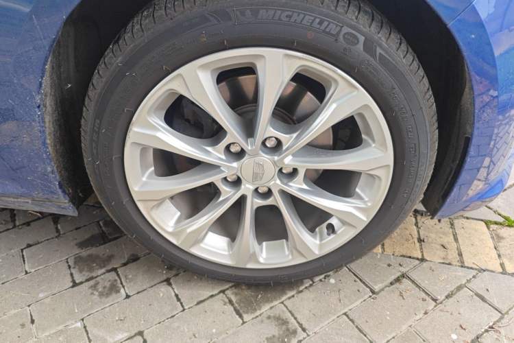Used Cadillac CT5 2020 28T Luxury Version Right Front Wheel Hub