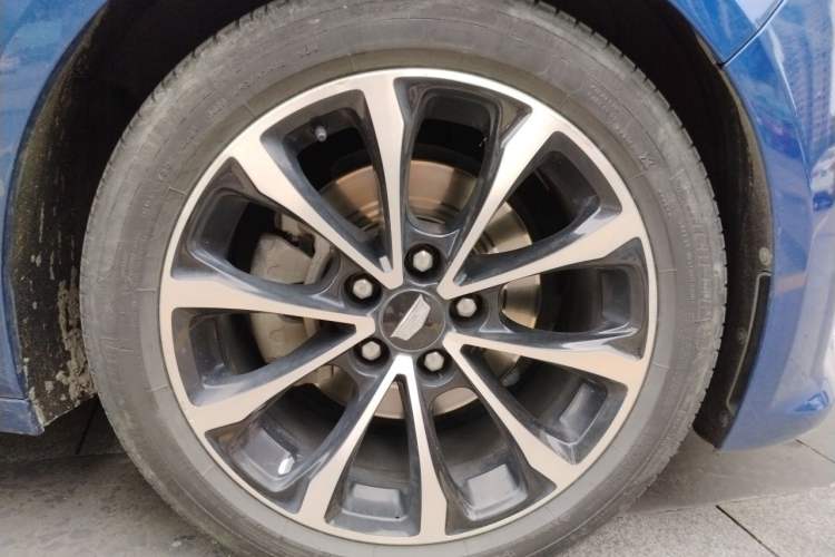 Used Cadillac CT5 2020 Revised Version 28T Luxury Edition Right Front Wheel Hub
