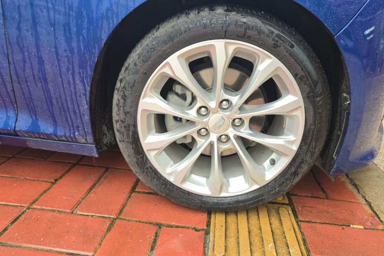 Used Cadillac CT5 2020 Revised Version 28T Luxury Edition Right Front Wheel Hub