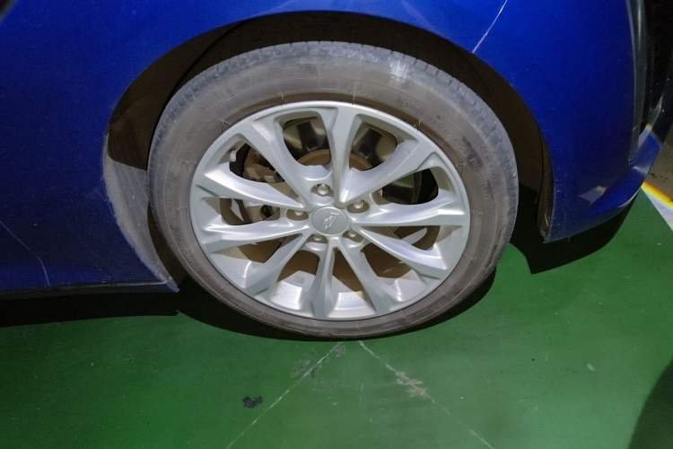 Used Cadillac CT5 2020 Revised Version 28T Luxury Edition Right Front Wheel Hub