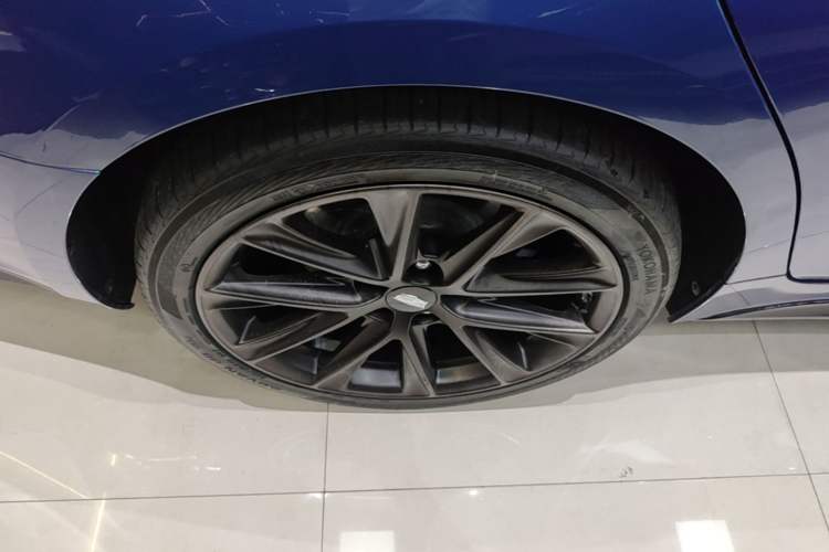 Used Cadillac CT5 2020 28T Platinum Sport Edition Right Rear Wheel Hub