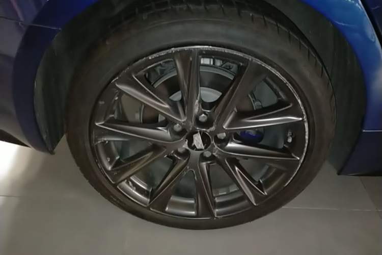 Used Cadillac CT5 2020 28T Platinum Sport Edition Right Rear Wheel Hub