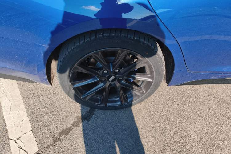 Used Cadillac CT5 2020 28T Platinum Sport Edition Right Rear Wheel Hub