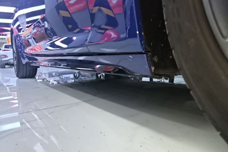 Used Cadillac CT5 2020 28T Platinum Sport Edition Right Side Sill