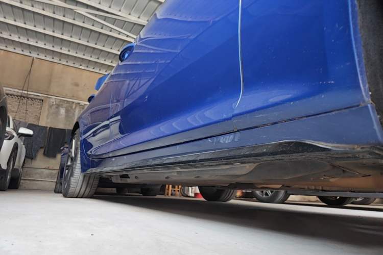 Used Cadillac CT5 2020 28T Platinum Sport Edition Right Side Sill