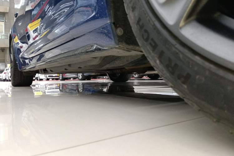 Used Cadillac CT5 2020 Revised 28T Platinum Sport Edition Right Side Sill