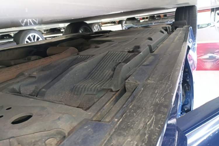 Used Cadillac CT5 2020 28T Platinum Sport Edition Right Side Sill
