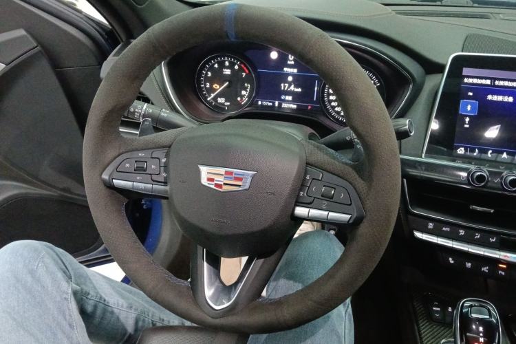 Used Cadillac CT5 2020 Revised 28T Platinum Sport Edition Steering Wheel