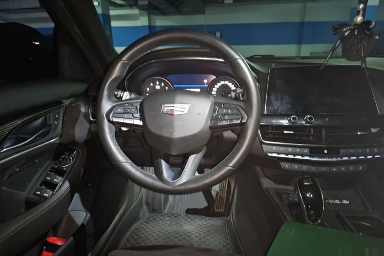 Used Cadillac CT5 2020 Revised 28T Platinum Sport Edition Steering Wheel