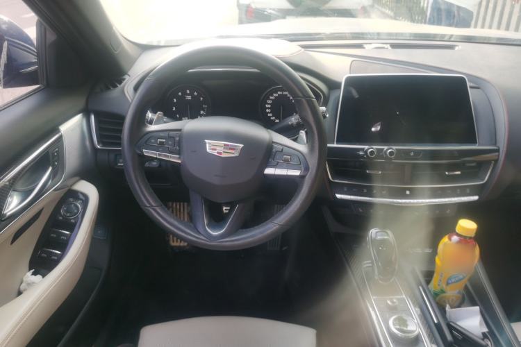 Used Cadillac CT5 2020 Revised 28T Platinum Sport Edition Steering Wheel