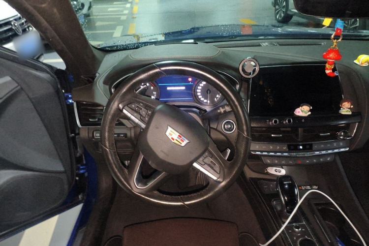 Used Cadillac CT5 2020 Revised 28T Platinum Sport Edition Steering Wheel