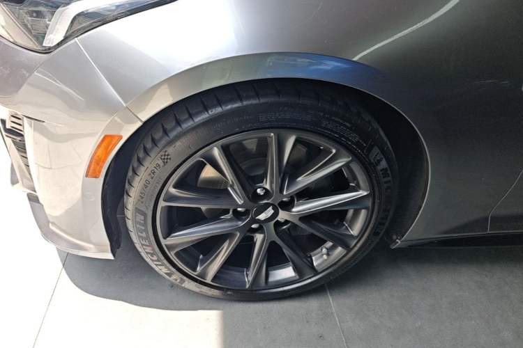 Used Cadillac CT5 2020 Revised 28T Platinum Sport Edition Left Front Wheel Hub