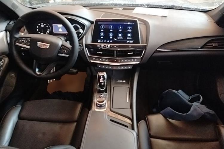 Used Cadillac CT5 2020 Revised 28T Platinum Sport Edition Center Console