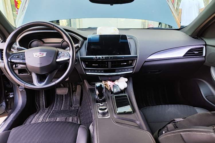Used Cadillac CT5 2020 28T Tech Edition Center Console