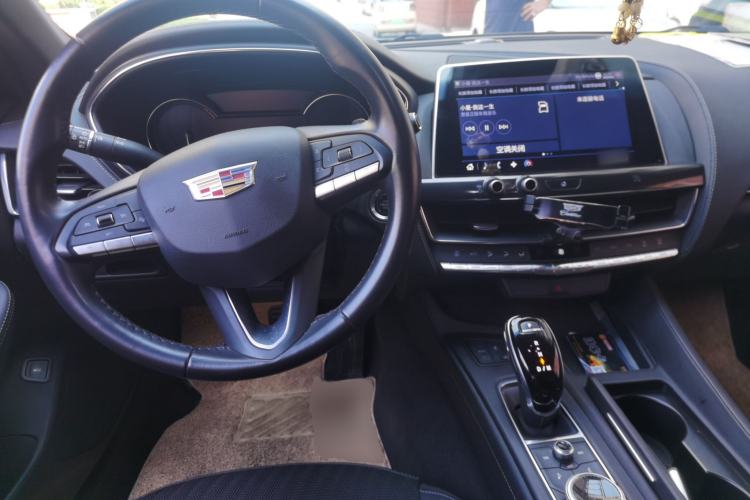 Used Cadillac CT5 2020 28T Tech Edition Center Console