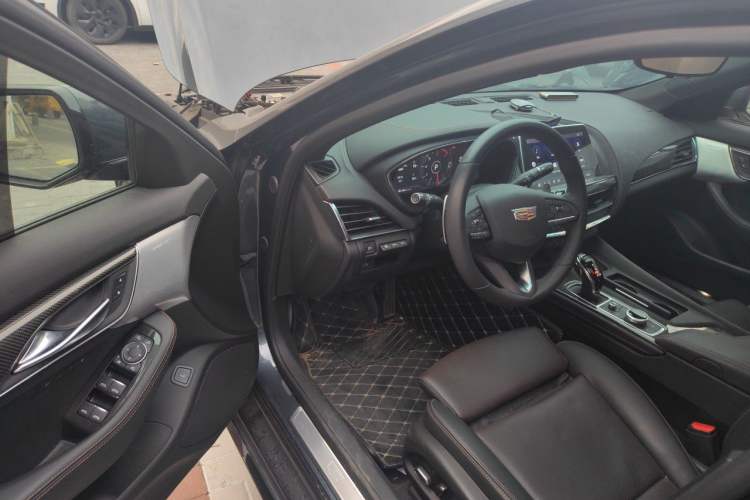 Used Cadillac CT5 2020 Revised 28T Platinum Sport Edition Driver Seat