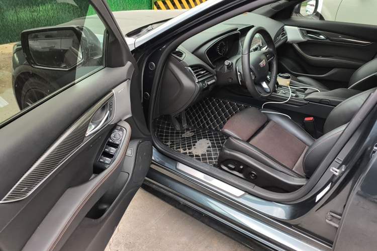 Used Cadillac CT5 2020 28T Platinum Sport Edition Driver Seat