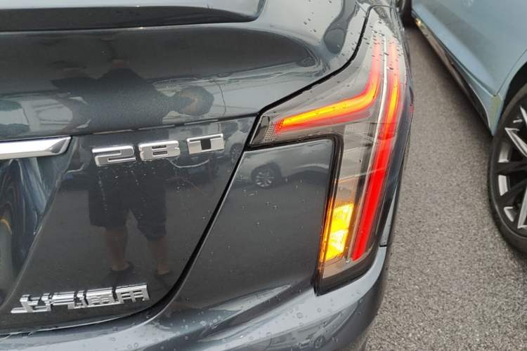 Used Cadillac CT5 2020 Updated 28T Leading Sporty Version Exterior 3