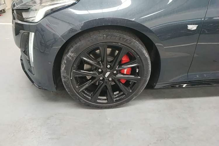 Used Cadillac CT5 2020 Revised 28T Platinum Sport Edition Left Front Wheel Hub