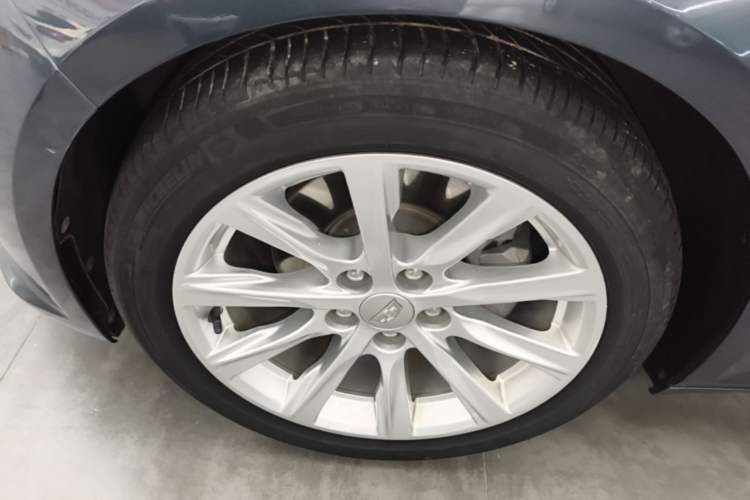 Used Cadillac CT5 2020 Revised Version 28T Tech Edition Left Front Wheel Hub