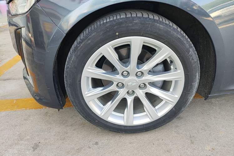 Used Cadillac CT5 2020 28T Tech Edition Left Front Wheel Hub