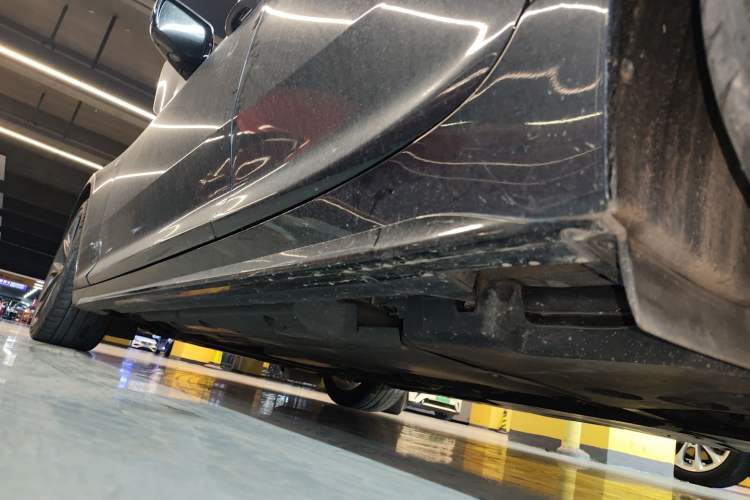 Used Cadillac CT5 2020 Revised 28T Platinum Sport Edition Left Side Sill