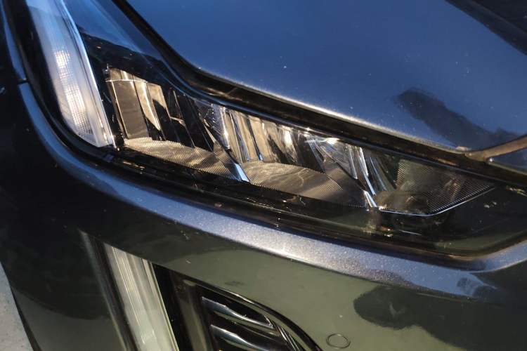 Used Cadillac CT5 2020 28T Luxury Version Right Front Headlight