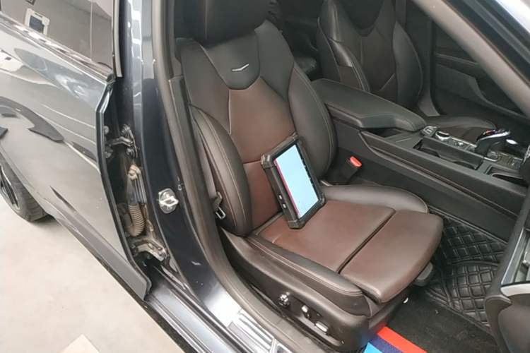 Used Cadillac CT5 2020 Revised 28T Platinum Sport Edition Right Front Seat