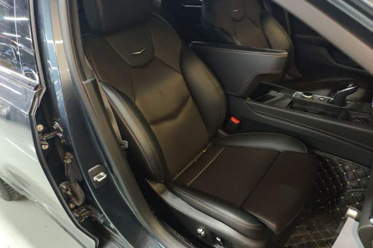 Used Cadillac CT5 2020 Revised 28T Platinum Sport Edition Right Front Seat